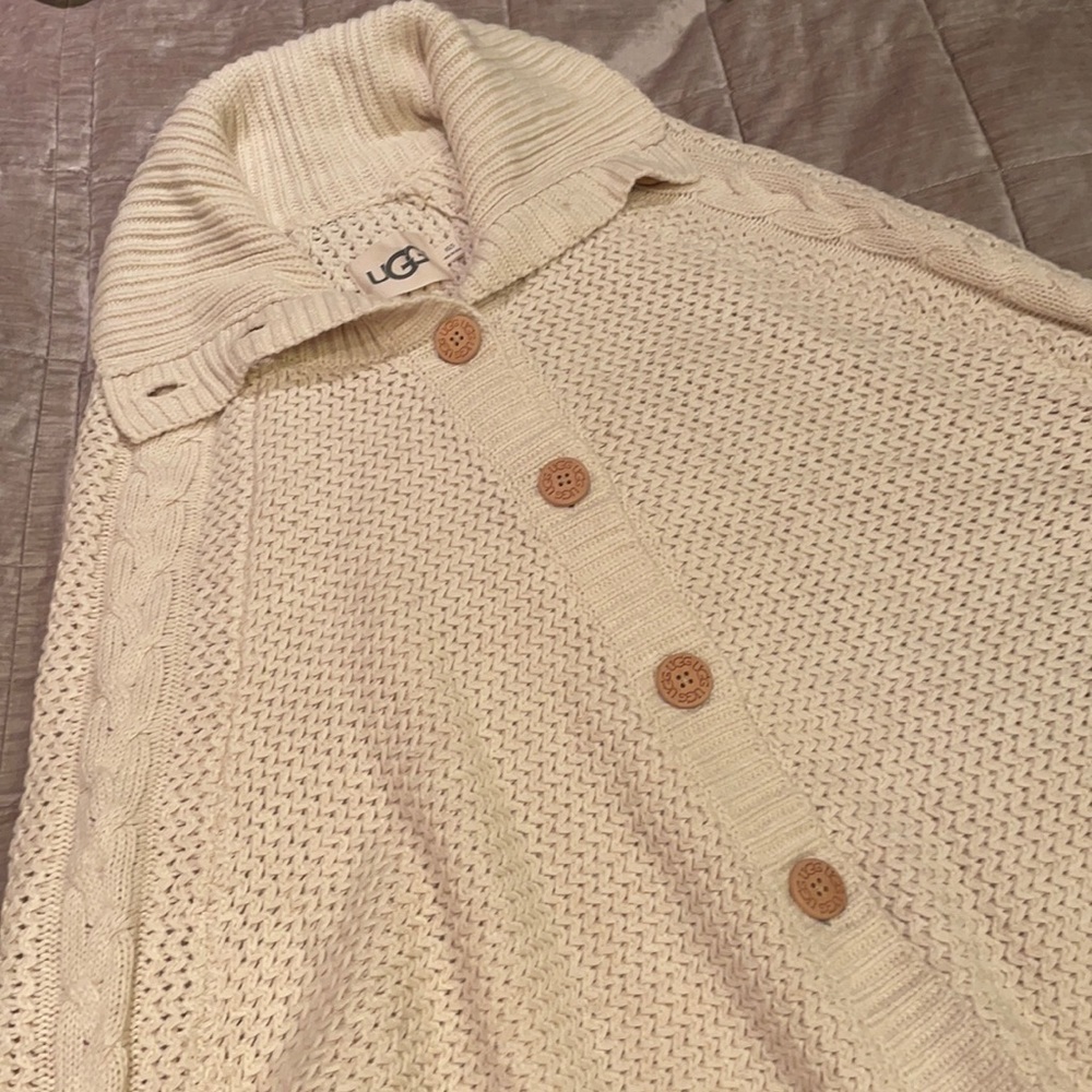 UGG Cream Sweater Cape Buttondown Poncho - Picture 2 of 13